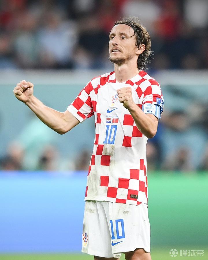 爱德华兹半场12分4失误，兰德尔10中5拿到14分